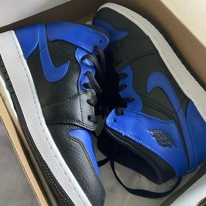 Nike Air Jordan 1 mid hyper